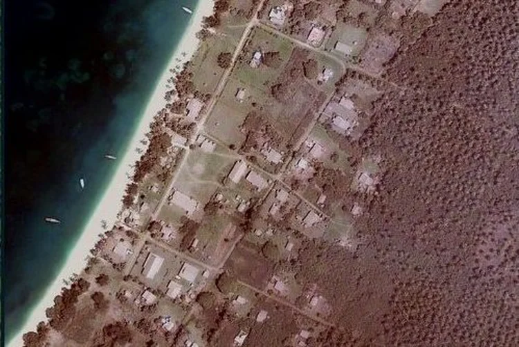 Tonga: aeroporto foi sufocado por cinzas vulcânicas e as comunicações seguem bastante prejudicadas (Handout / UNITAR / ESRI BASEMAP / CNES/AIRBUS DS/AFP)