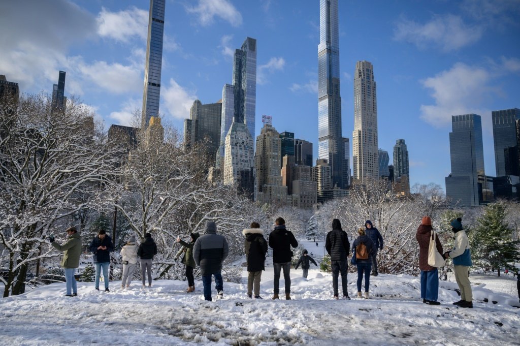 A cidade de Nova Iorque apresentou a campanha "Winter Outing" (Passeio Invernal), destinada a revitalizar os setores do turismo, cultura e restauração. (AFP/AFP)