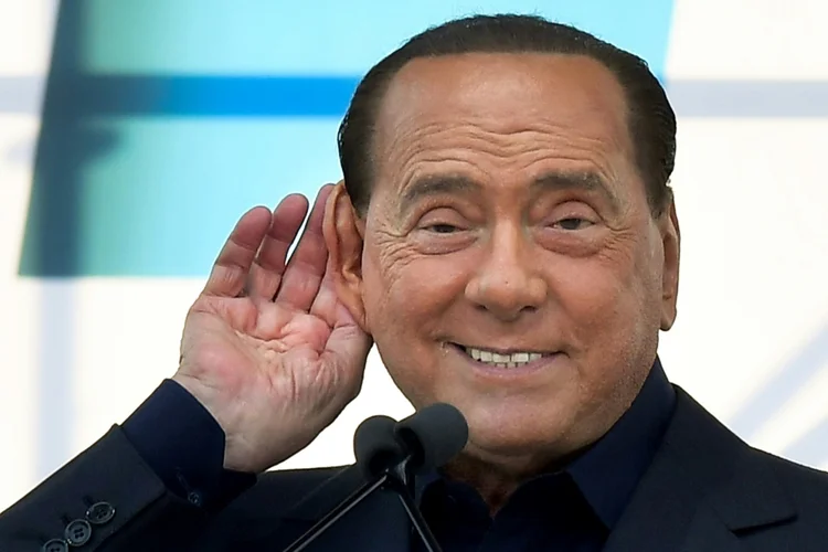 Silvio Berlusconi: ex-primeiro-ministro já ficou internado em 2020 por sequelas da covid-19 (AFP/AFP)