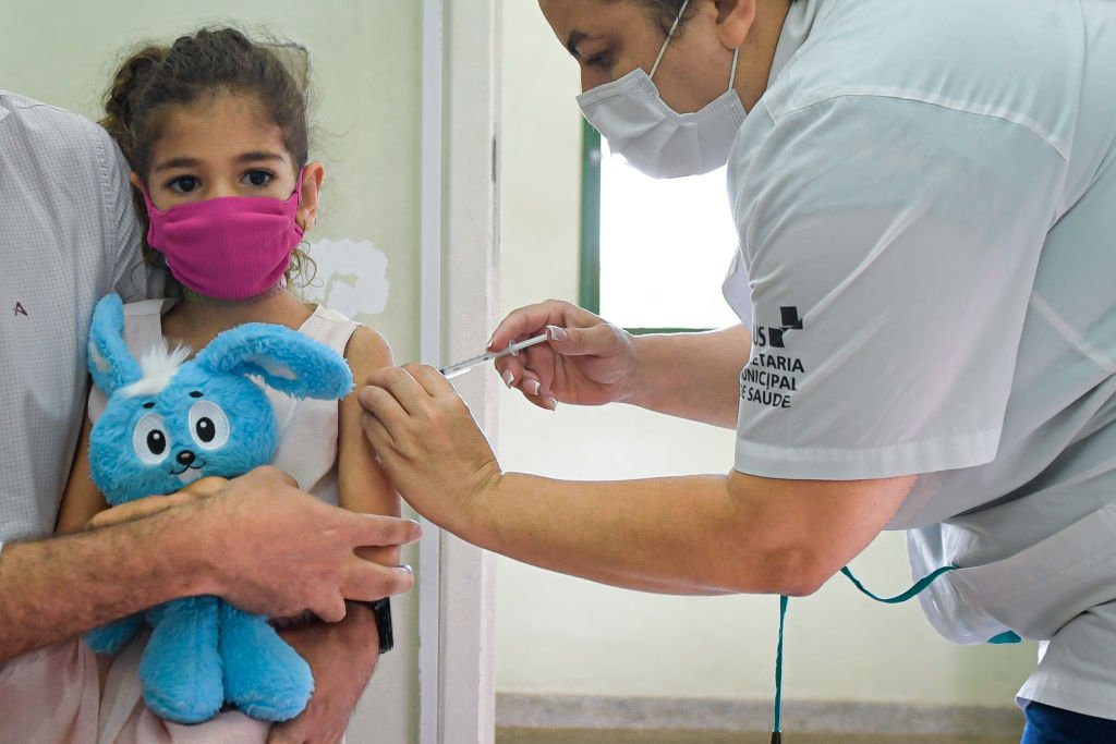 Covid-19: Rio inicia reforço da vacina em crianças de 5 a 11 anos