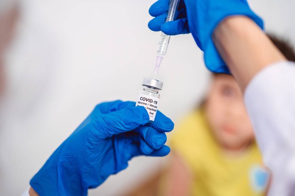 Live: queda em vacinação gera risco de retorno de doenças graves no Brasil