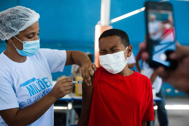 Vacinação infantil contra covid-19 no Rio de Janeiro. (Fabio Teixeira/Getty Images)