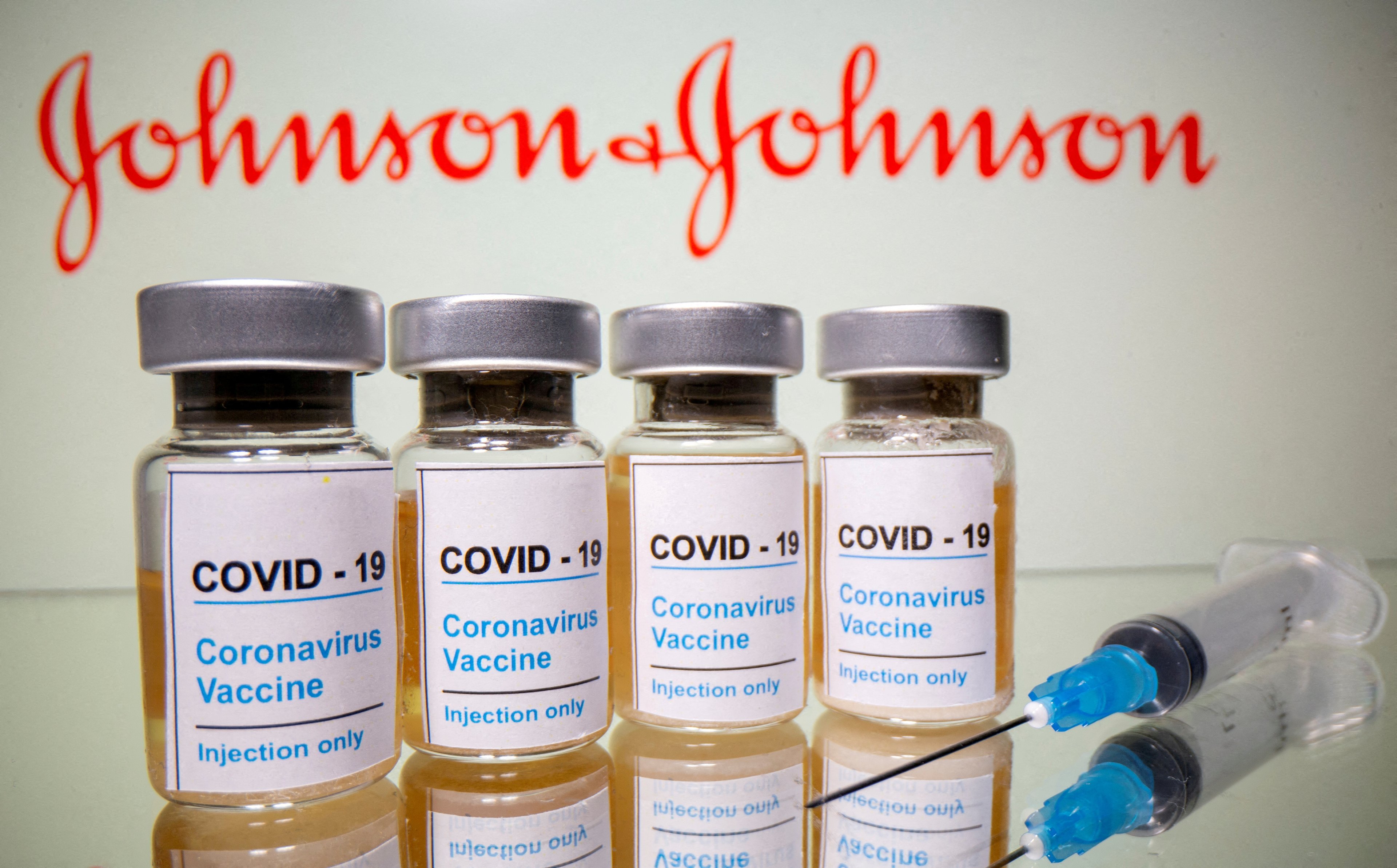 Johnson & Johnson pausa produção de vacina contra a covid-19