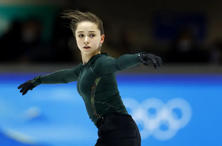 Patinadora russa Kamila Valieva treina durante a Olimpíada de Inverno Pequim 2022. (Evgenia Novozhenina/Reuters)