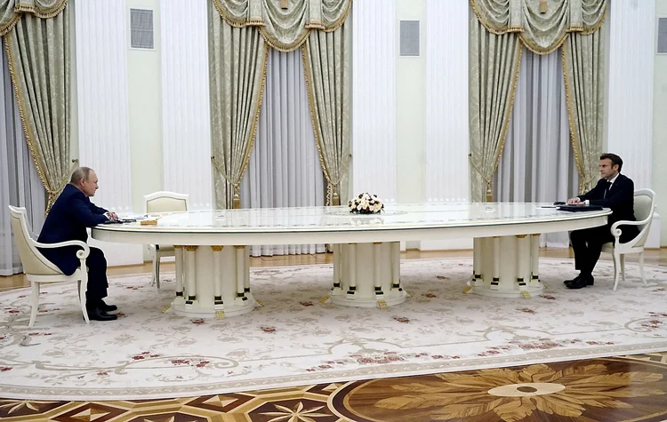Presidentes da Rússia, Vladimir Putin, e da França, Emmanuel Macron, durante reunião em Moscou
 (Sputnik/Kremlin/Reuters)