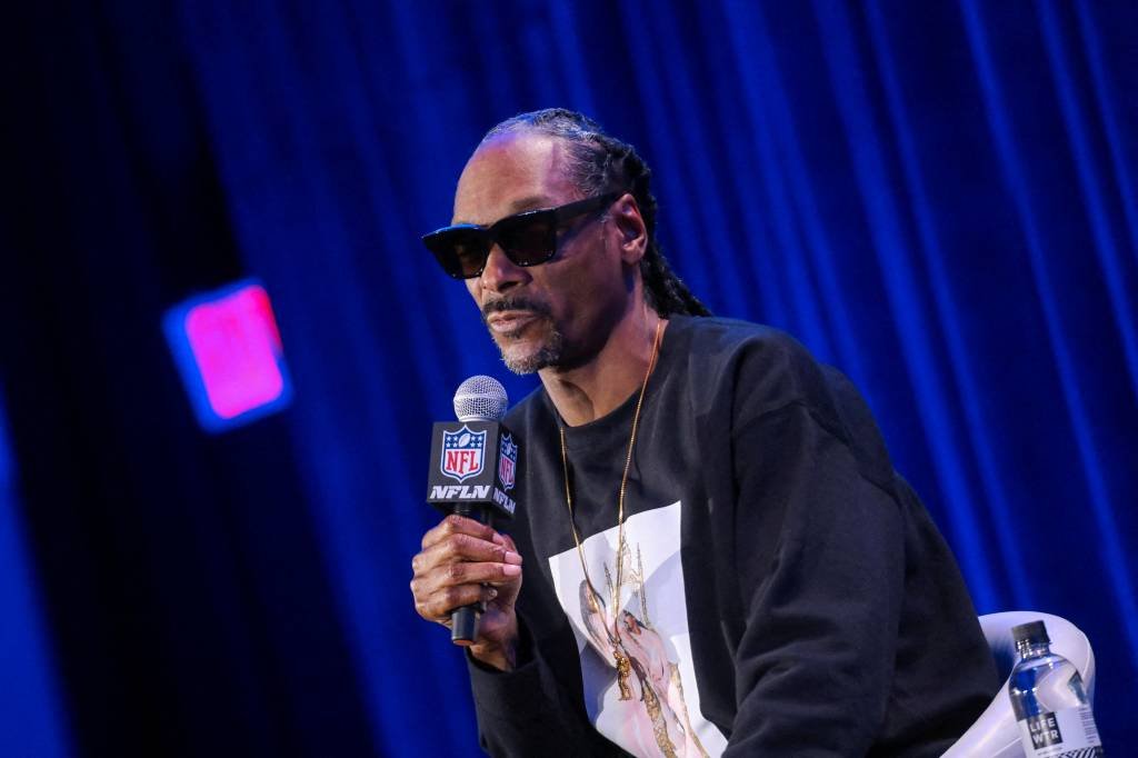 Snoop Dogg quer levar gravadora que o lançou - e que foi criada por Dr. Dre - para o mundo dos NFTs e do metaverso (Nathan Frandino/Reuters)