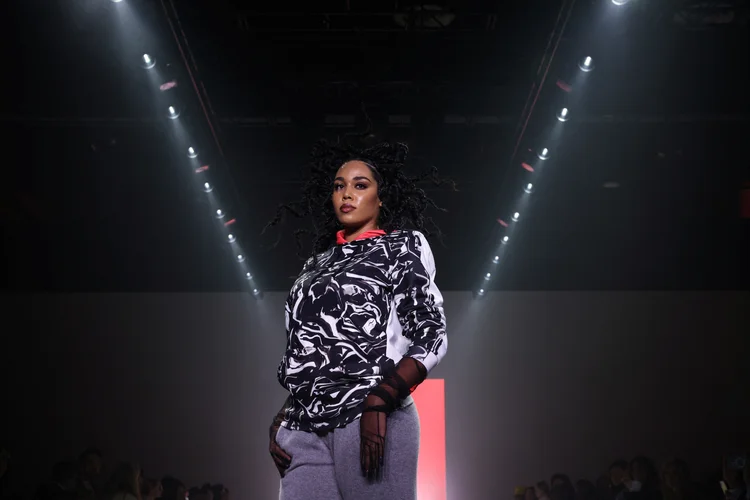 Modelo durante desfile de Marrisa Wilson na New York Fashion Week. (Caitlin Ochs/Reuters)
