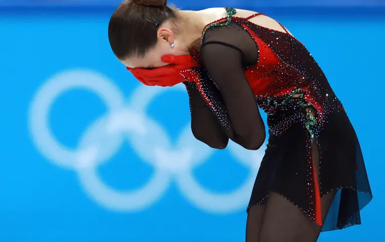 Patinadora russa Kamila Valieva após concluir apresentação nos Jogos de Inverno de Pequim. (Eloisa Lopez/Reuters)