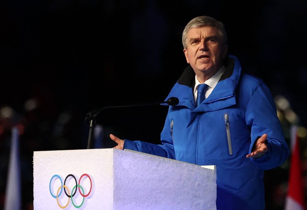 Presidente do Comitê Olímpico Internacional, Thomas Bach, discursa na cerimônia de encerramento da Olimpíada de Inverno Pequim 2022. (Kim Hong-Ji/Reuters)
