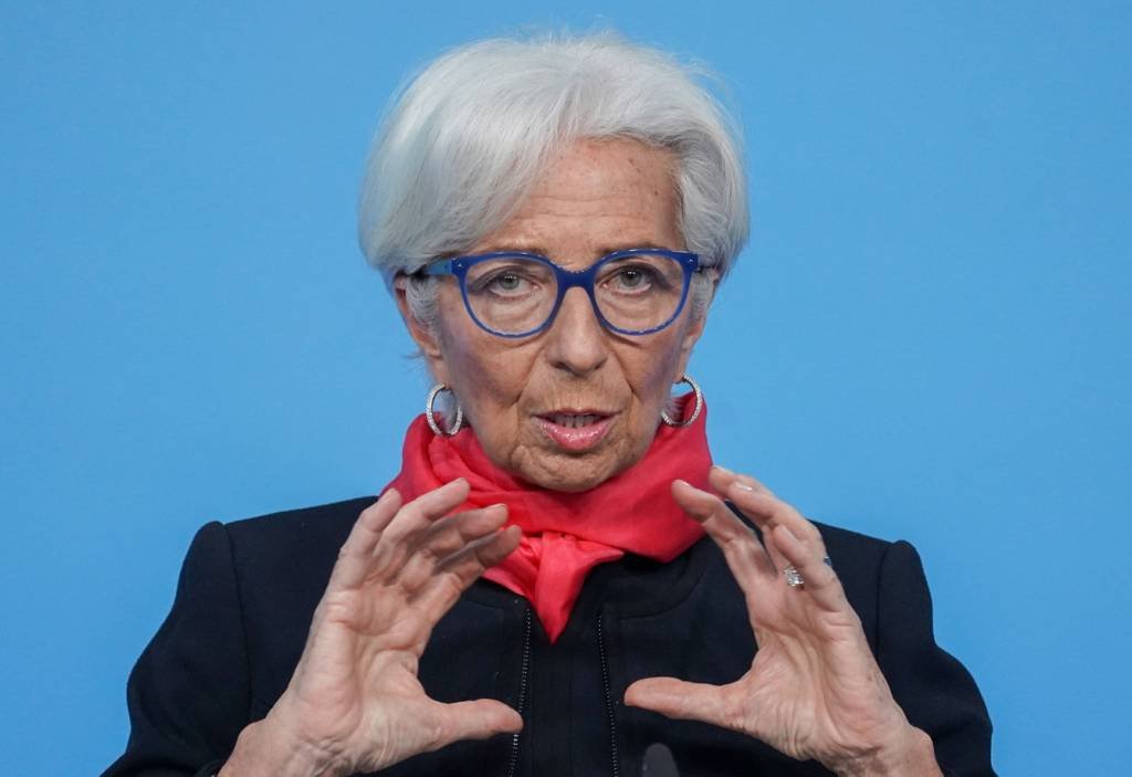 Política monetária da zona do euro está em ponto de inflexão, diz Lagarde
