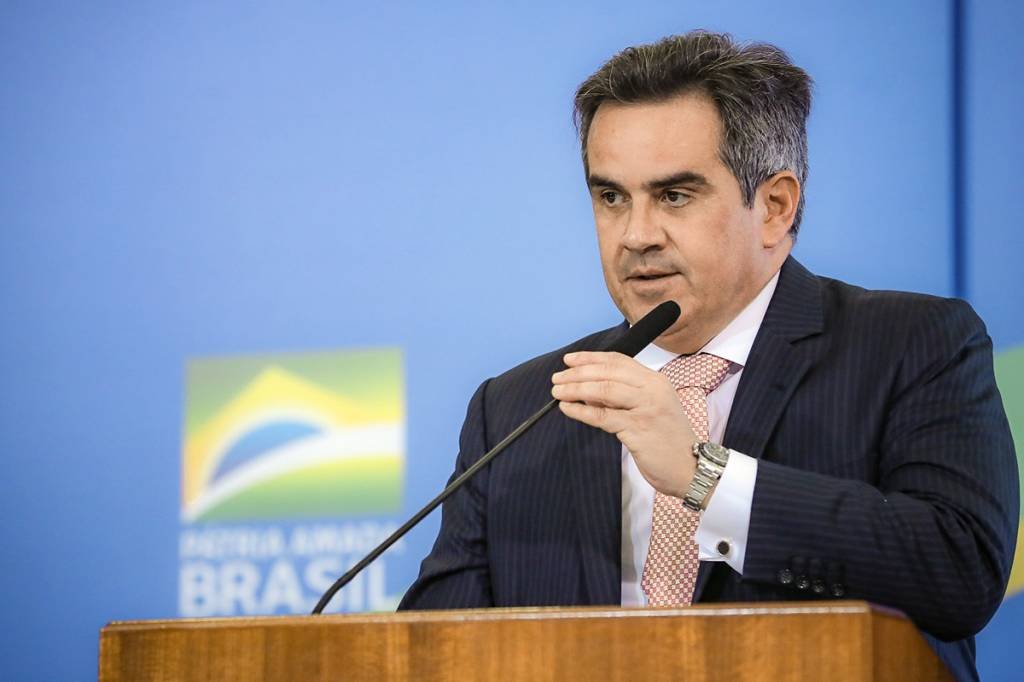Ciro Nogueira: o ministro também ressaltou os obstáculos impostos pela necessidade de importação de cerca de 30% do refino do petróleo (Marcos Corrêa/PR/Flickr)