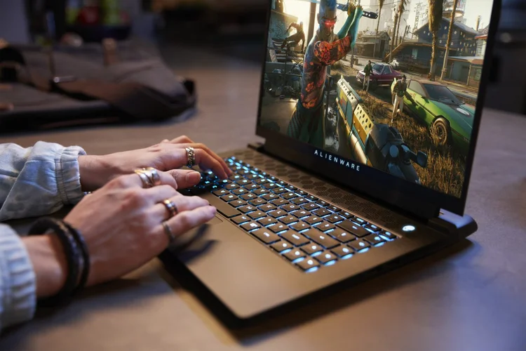 Dell: o Alienware m15 está com desconto de 1,5 mil reais na loja oficial da marca (Dell/Reprodução)