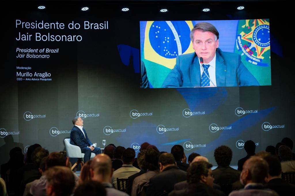 ‘Não vou interferir, vai continuar este preço da gasolina’, diz Bolsonaro