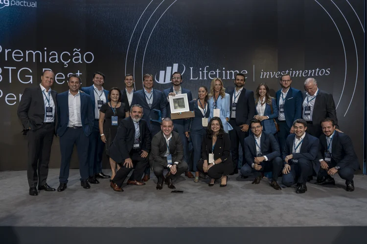 Equipe da Lifetime Investimentos durante a premiação de melhores escritórios de agentes autônomos: foco no atendimento ao investidor (Divulgação BTG Pactual/Divulgação)