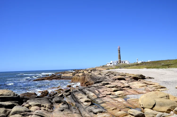 Leões marinhos, farol e nenhum sinal de internet, confira os destaques de Cabo Polônio.  (Claudia Beretta/Mondadori Portfolio/Getty Images)