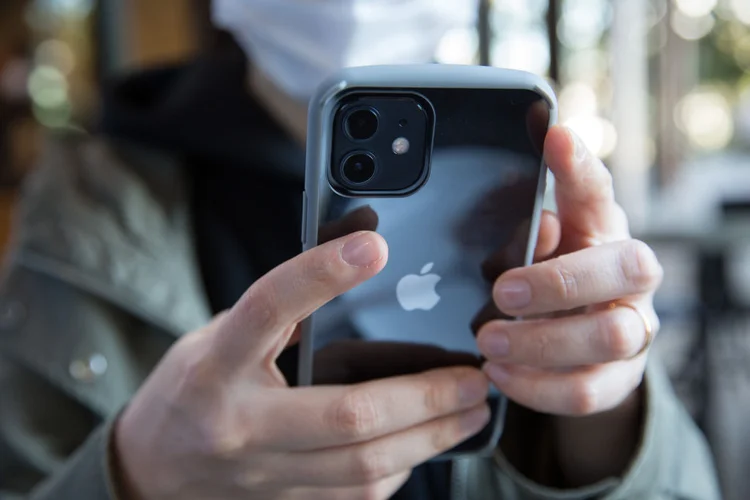 Novo ou usado, o iPhone 12 é o com maior custo-benefício (LightRocket/Getty Images)