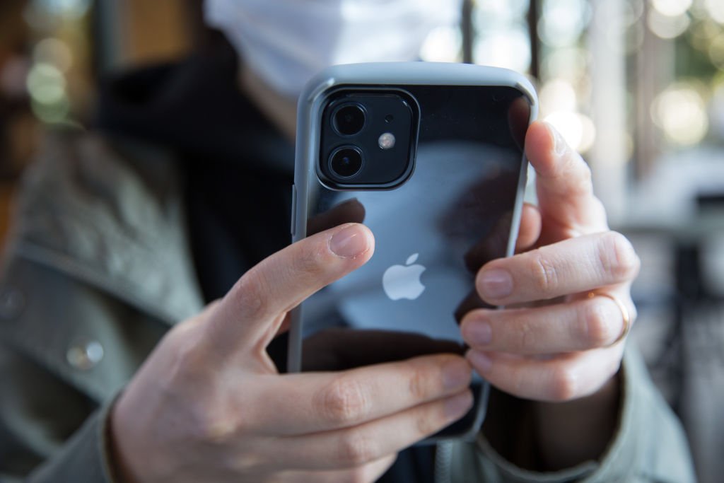 Consertar iPhone de graça? Apple oferece serviço sob condições; veja