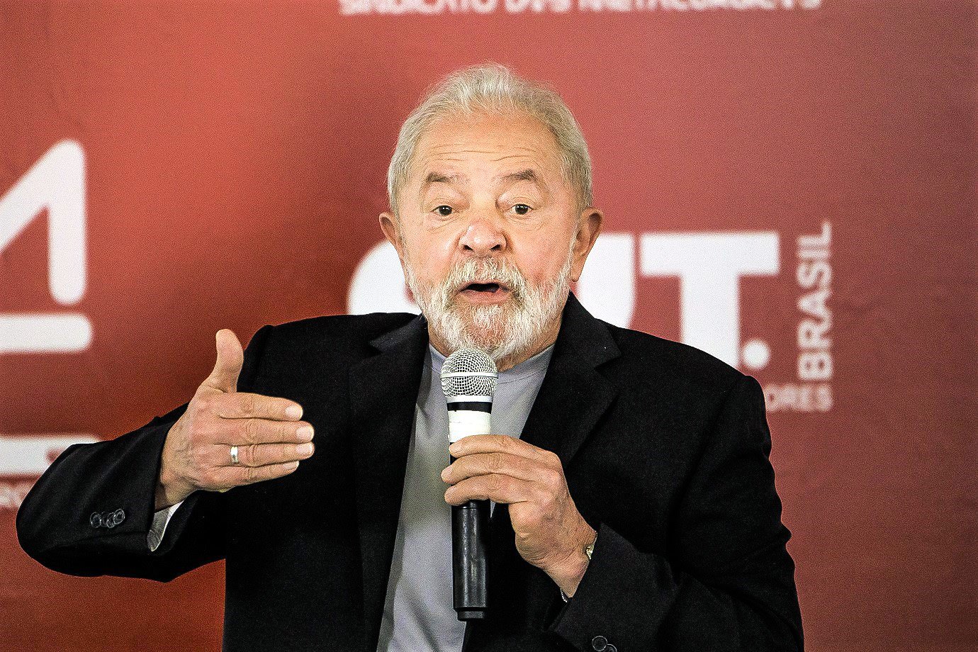 Lula critica reforma trabalhista após PT prometer revogação