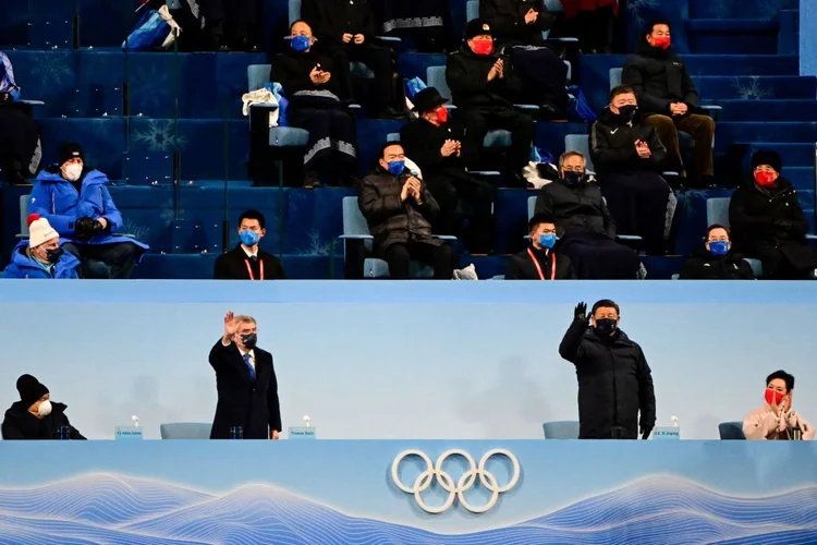 Thomas Bach, presidente do Comitê Olímpico Internacional (COI), e Xi Jinping, presidente da China: abertura com estádio vazio pelos protocolos da covid e ausência de líderes ocidentais (TOBIAS SCHWARZ/AFP/Getty Images)