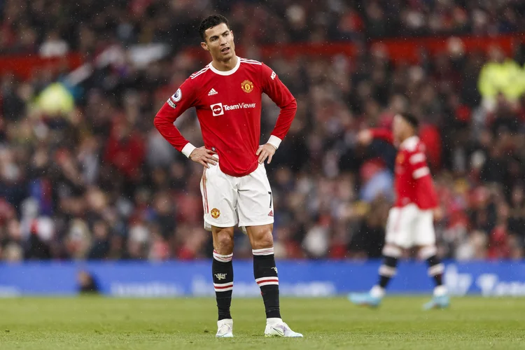 Cristiano Ronaldo do Manchester United parece desanimado durante a partida da Premier League entre Manchester United e Southampton em Old Trafford em 12 de fevereiro de 2022. (Daniel Chesterton/Offside/Offside/Getty Images)