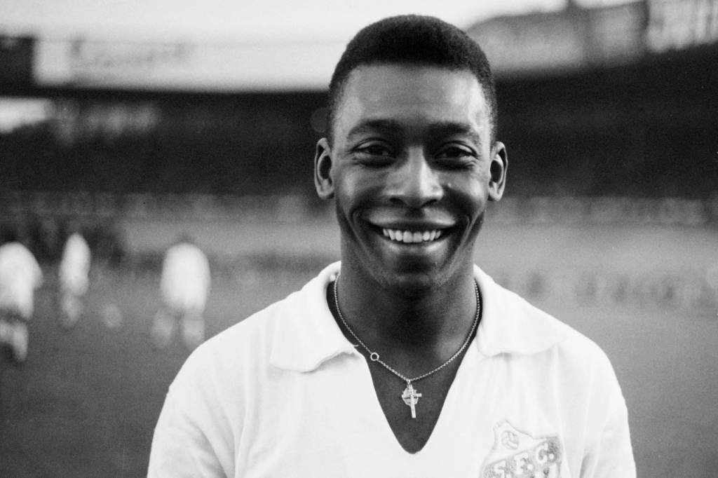 Corinthians x Cruzeiro: jogadores homenageiam Rei Pelé antes da