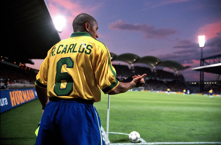 Roberto Carlos, lateral-esquerdo do Brasil no Mundial de 2002. (Mark Leech/Offside/Getty Images)