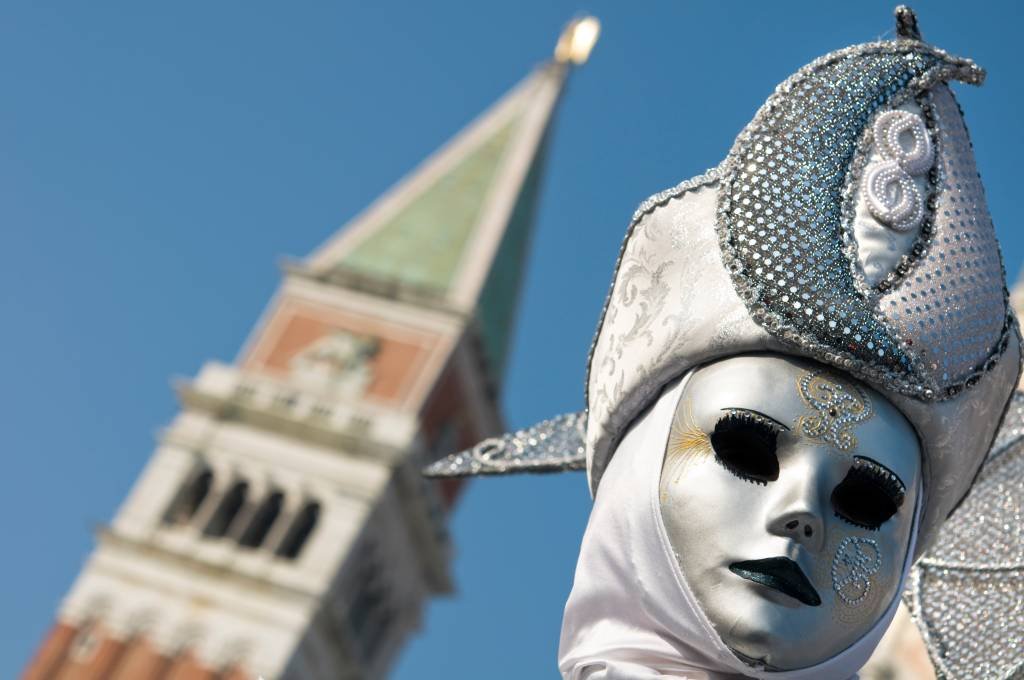 Com menos preocupações com COVID, Veneza tem 'Carnaval da esperança'