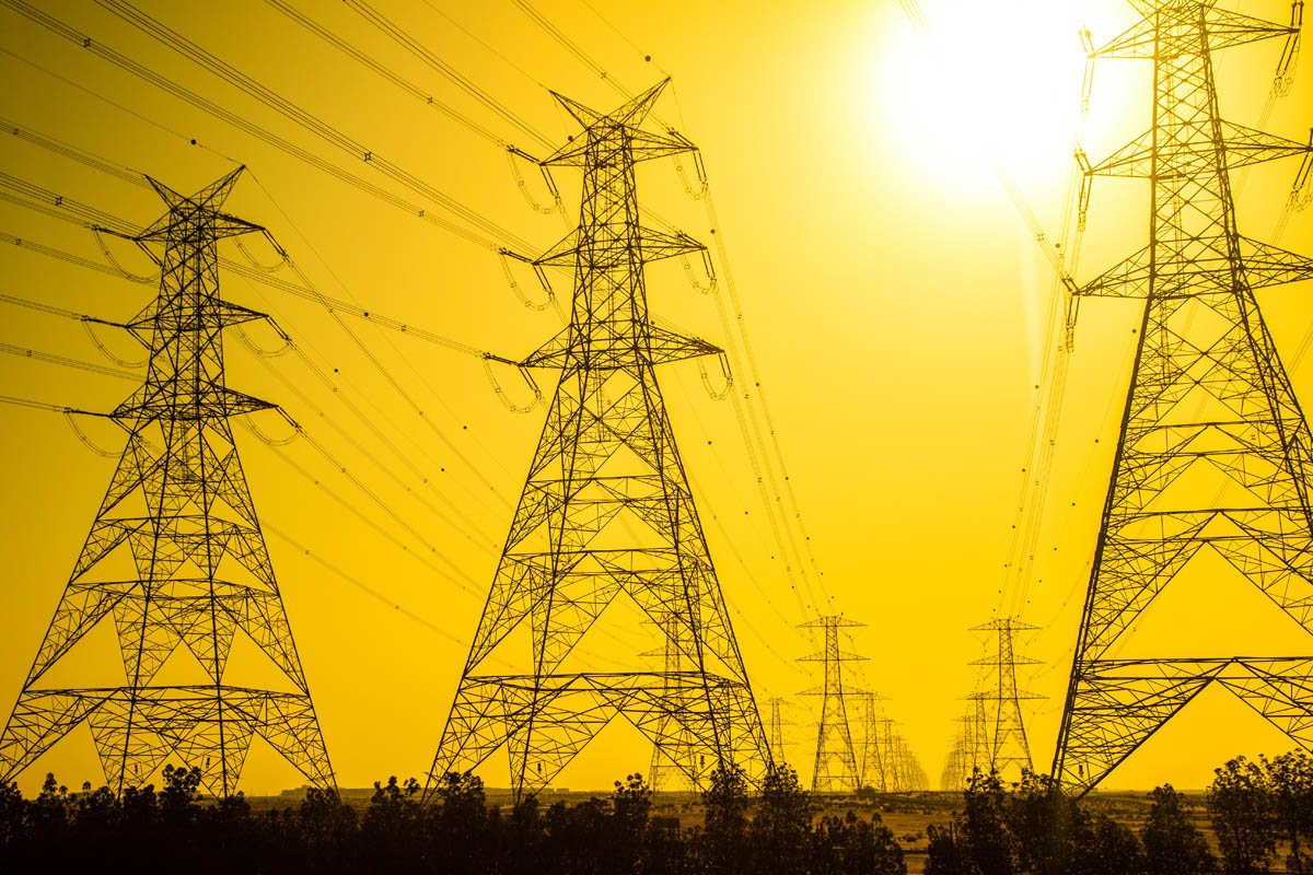 Torres de energia em Abu Dhabi nos Emirados Arabes Unidos - Energia; Eletricidade;alta tensão; fios; corrente eletrica

foto: Leandro Fonseca
data: 21/02/2022