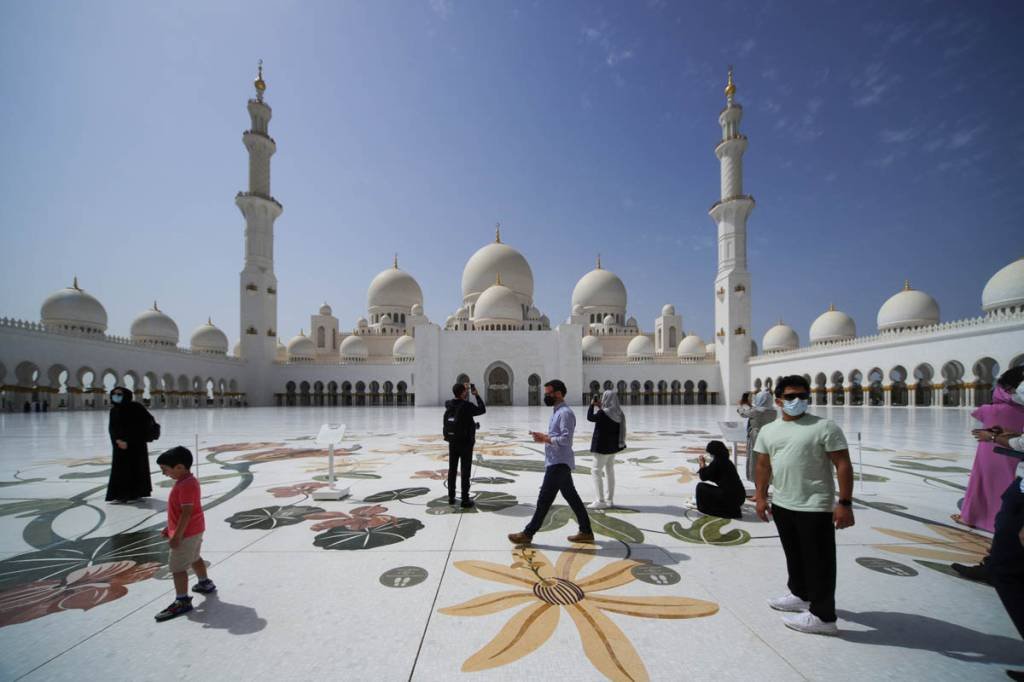 Grande Mesquita de Abu Dhabi, nos Emirados Árabes Unidos: patrocínio de autoridades da cidade a evento para estreitar relação comercial com Brasil (Leandro Fonseca/Exame)