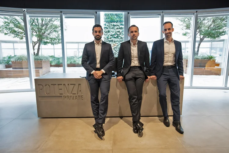 <b>Gabriel Rodrigues, Rafael Bianchi e Gabriel Guerrero, da Potenza</b>: nova matriz na Avenida Juscelino Kubitschek, em São Paulo. (Potenza Investimentos/Divulgação)