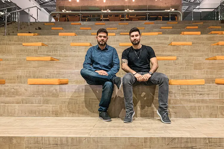 Rodrigo Brabo e Jean Sacenti, sócios da Predialize: app com o bê-á-bá de um apartamento novo (Divulgação/Divulgação)