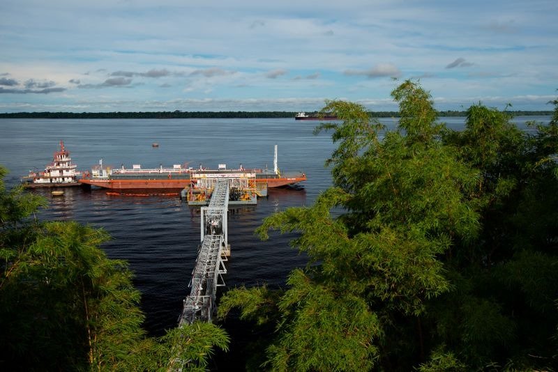 Raízen promove “corrida” de barcos que transportam combustível