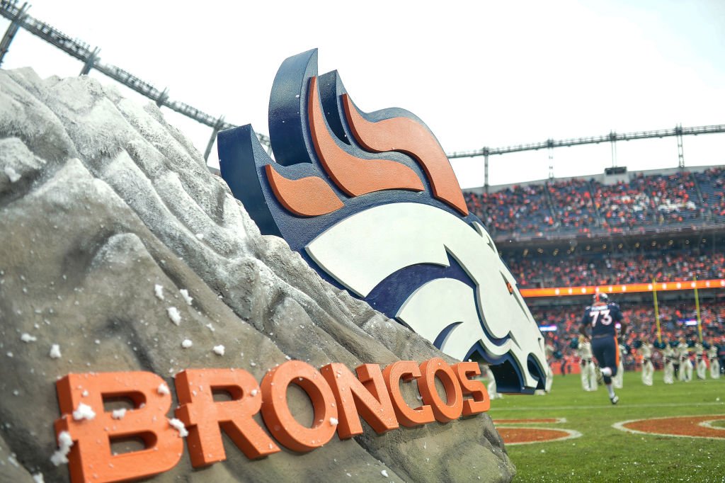 Atual proprietário do Denver Broncos pretende concluir venda da franquia até setembro (Dustin Bradford/Getty Images)