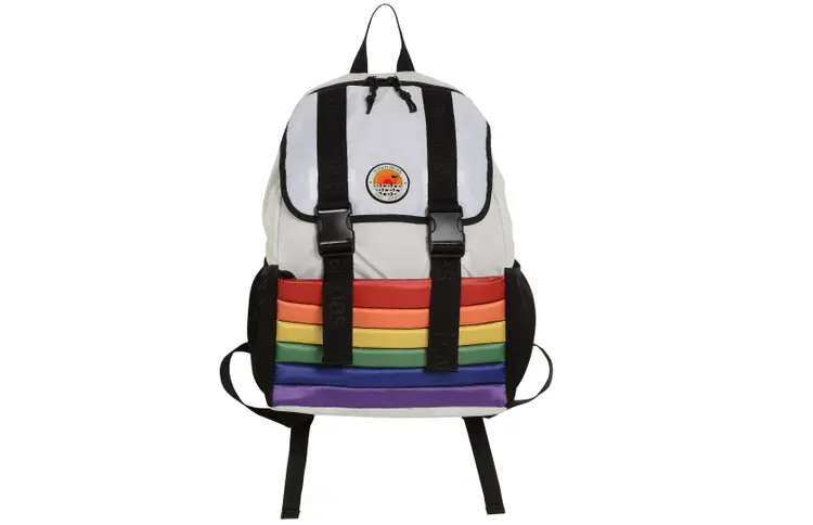 Mochila Urban Journey Havaianas Pride, por 289,99 reais. 7% do valor líquido das vendas dos produtos da linha Pride são revertidos para a ONG All Out. (Havaianas/Divulgação)