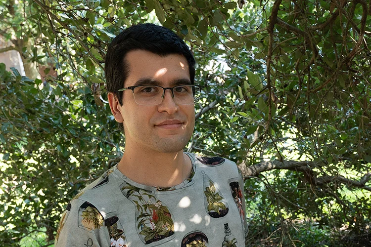 “Achamos que vamos encontrar espécies novas na Amazônia ou no fundo do mar, mas também estão bem do nosso lado”, disse Pedro Brandão-Dias, biólogo brasileiro que descobriu o inseto N. valhalla na Rice University (Jeff Fitlow/Rice University/Reprodução)