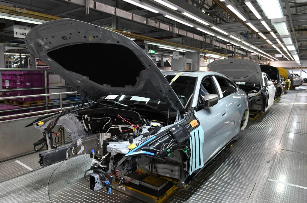 Carros novos em linha de montagem na fábrica da BMW em Munique, na Alemanha (AFP/AFP)