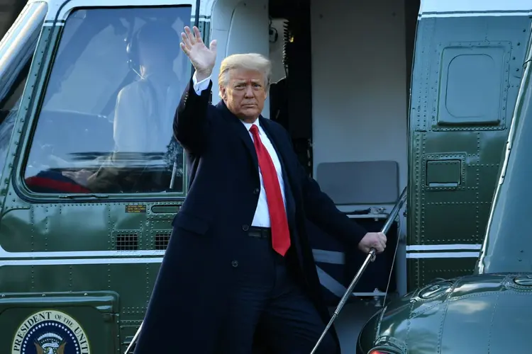 Donald Trump ao deixar a Casa Branca para sua residência na Flórida  (AFP/AFP)