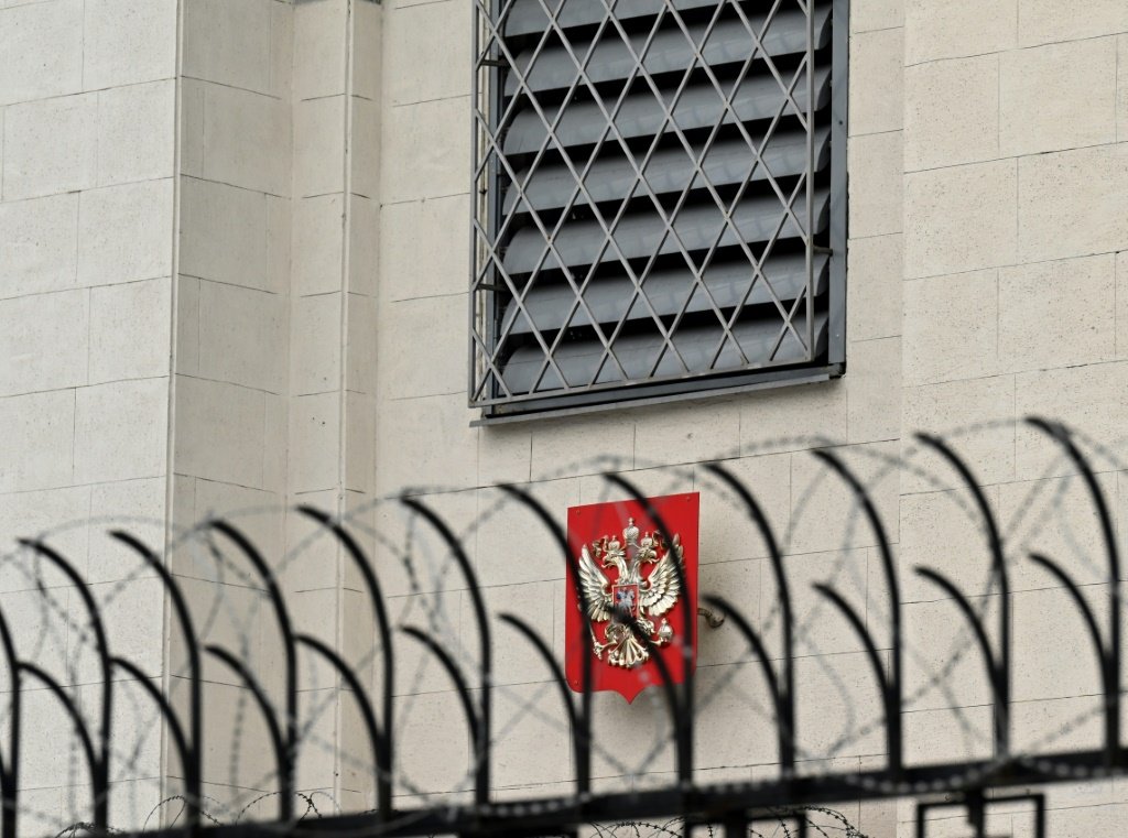 Crise na Ucrânia: EUA e Rússia mandam esvaziar embaixada em Kiev