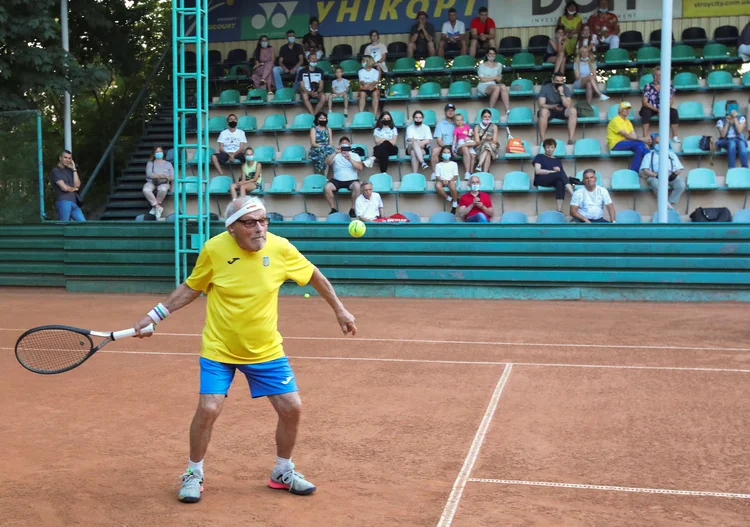 Tenista mais velho do mundo, ucraniano Leonid Stanislavskyi. (Vyacheslav Madiyevskyy/Reuters)