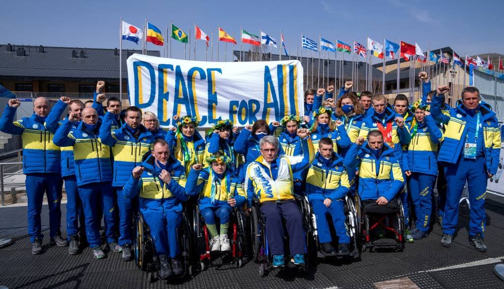 Atletas ucranianos apelam por paz durante Jogos Paralímpicos de Inverno