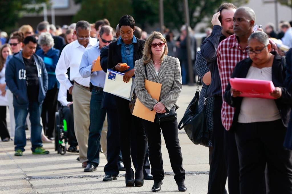 Pedidos de auxílio-desemprego nos EUA caem a mínima desde 1969