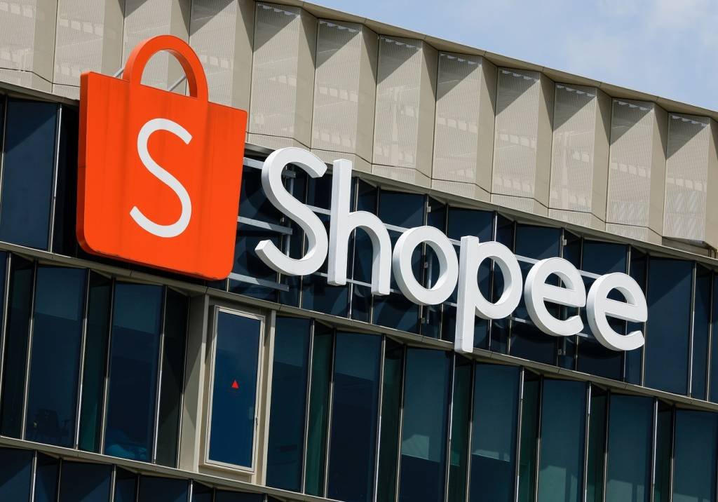 Logo da Shopee nos escritórios da empresa em Cingapura 
 (Edgar Su/Reuters)