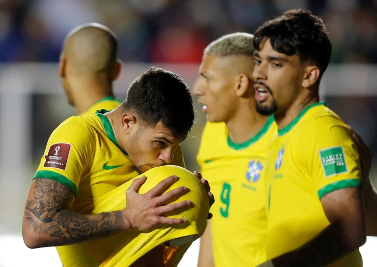 Bruno Guimarães comemora gol marcado na goleada de 4 x 0 do Brasil sobre a Bolívia (Manuel Claure/Reuters)