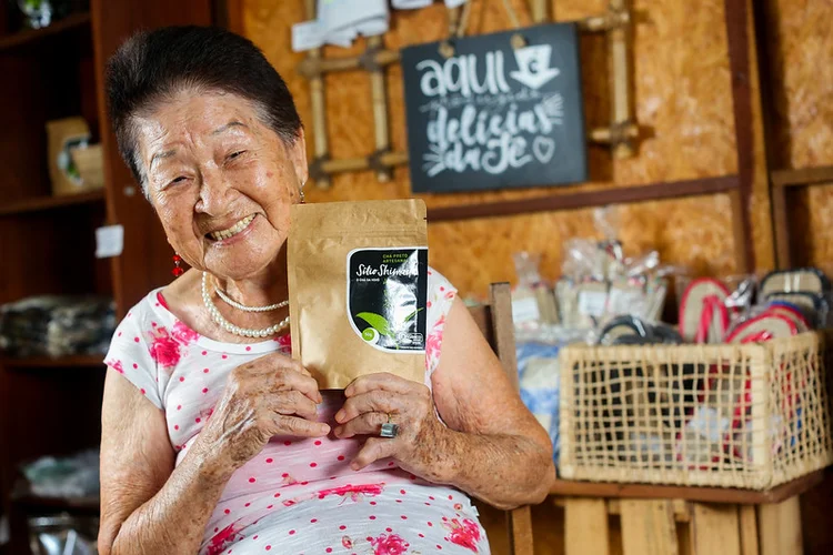Ume Shimada, de 95 anos, dona da loja de chás do sítio Shimada (Flávio Florido/Sebrae/SP)
