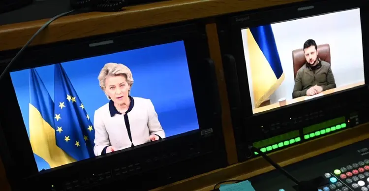 Ucrânia: Ursula von der Leyen  garantiu ao presidente ucraniano que “o caminho europeu da Ucrânia já começou” (Twitter/Reprodução)