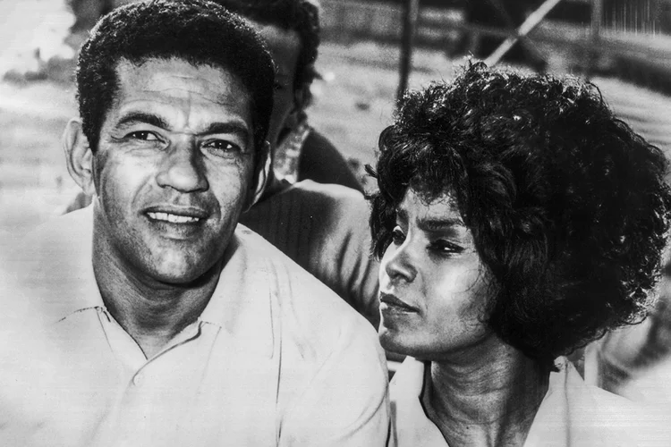 Garrincha e Elza Soares, na Itália, quando o casal morou lá: amor e destruição (Keystone-France/Getty Images)