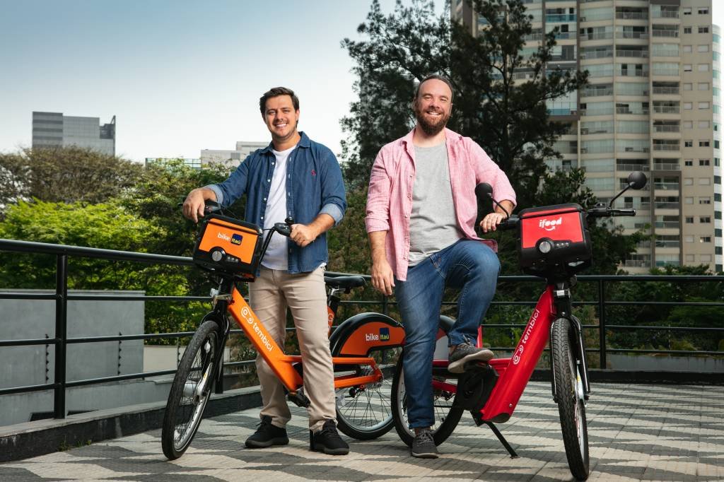 Tomás Martins e Maurício Villar, fundadores da Tembici: R$ 160milhões do BNDES para financiar aluguel de bicicletas no Braisl (Tembici/Divulgação)
