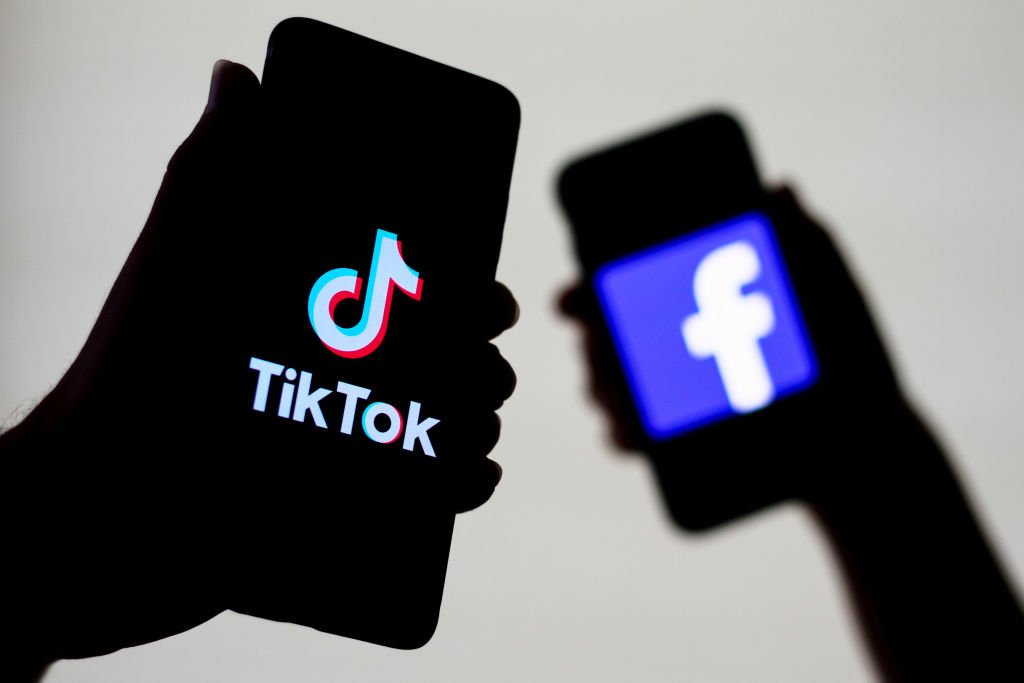 Meta vs. TikTok: jogo baixo na briga pela a audiência (Jakub Porzycki/Getty Images)
