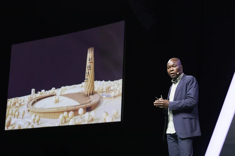 O arquiteto Francis Kéré, vencedor do Prêmio Pritzker. (Rita Franca/NurPhoto/Getty Images)