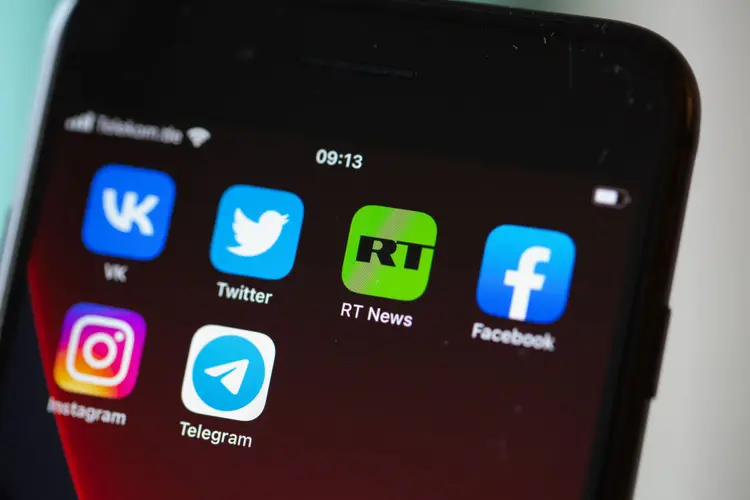 ILLUSTRATION - 28 February 2022, Berlin: The screen of a smartphone shows the logos of the apps VKontakte (top l-r), Twitter, RT News, Facebook, Instagram (bottom l-r) and Telegram. Photo: Fernando Gutierrez-Juarez/dpa-Zentralbild/dpa (Photo by Fernando Gutierrez-Juarez/picture alliance via Getty Images) (Gutierrez-Juarez/Getty Images)